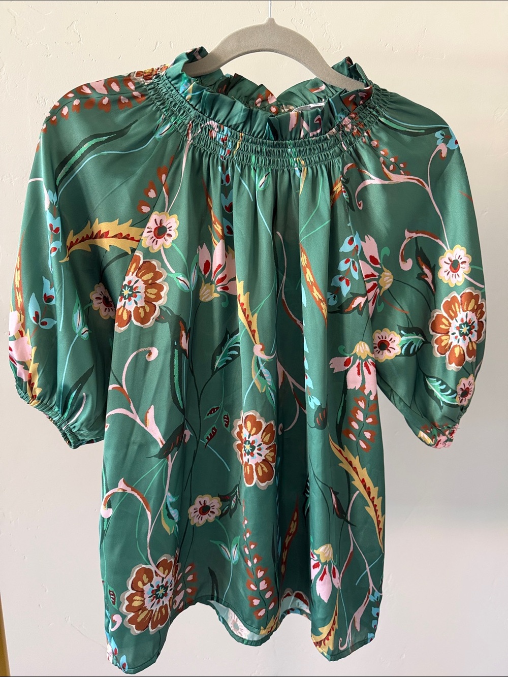 THML Green Floral Puff-Sleeve Blouse. Short-Sleeve. Women's Size Small.